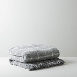 SILVER GREY CHEQUERED WOOL THROW