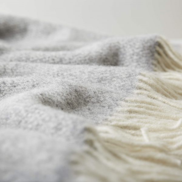 SILVER GREY ILLUSION WOOL THROW - Image 2