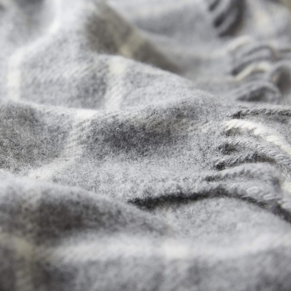 SILVER GREY CHEQUERED WOOL THROW - Image 2